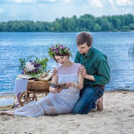 Love story фотограф Киев предсвадебная фотосъемка до свадебная фотосессия бохо у реки на Днепре