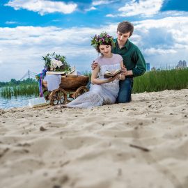 Love story фотограф Киев предсвадебная фотосъемка до свадебная фотосессия бохо у реки на Днепре