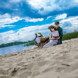 Love story фотограф Киев предсвадебная фотосъемка до свадебная фотосессия бохо у реки на Днепре