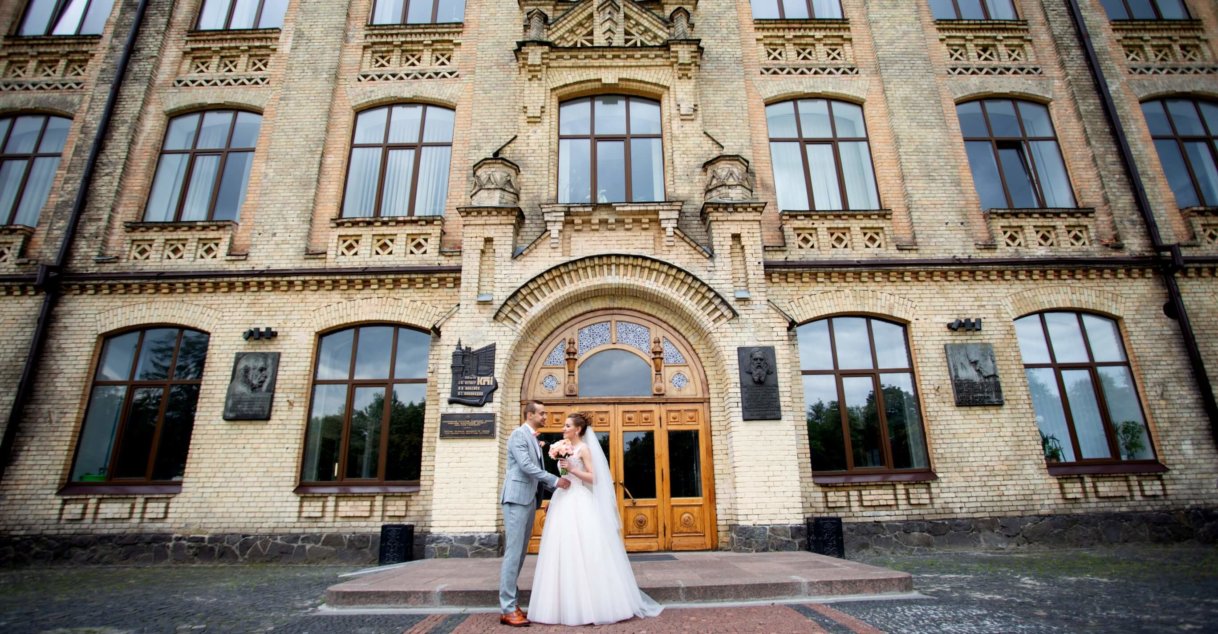 Весільна фотосесія біля КПІ
