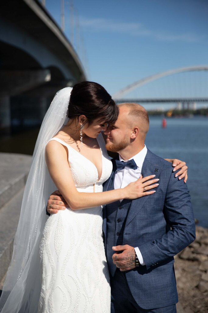 Весільна фотосесія на набережній 